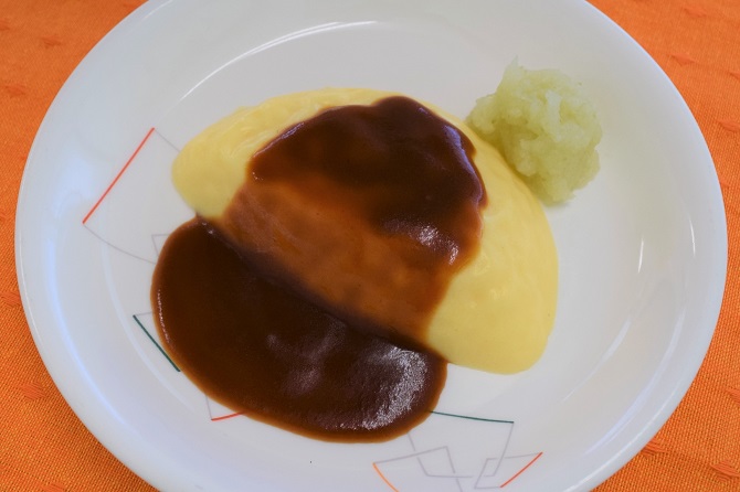 すむーす食つるりん　オムレツデミソースがけ
